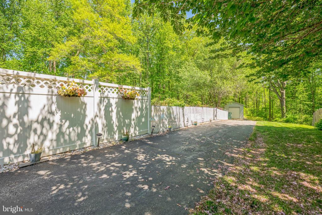 5476 HUCKLEBERRY DRIVE