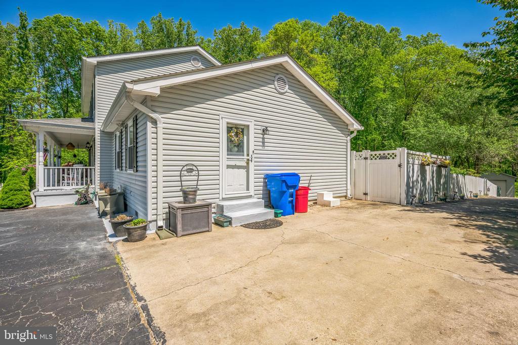 5476 HUCKLEBERRY DRIVE