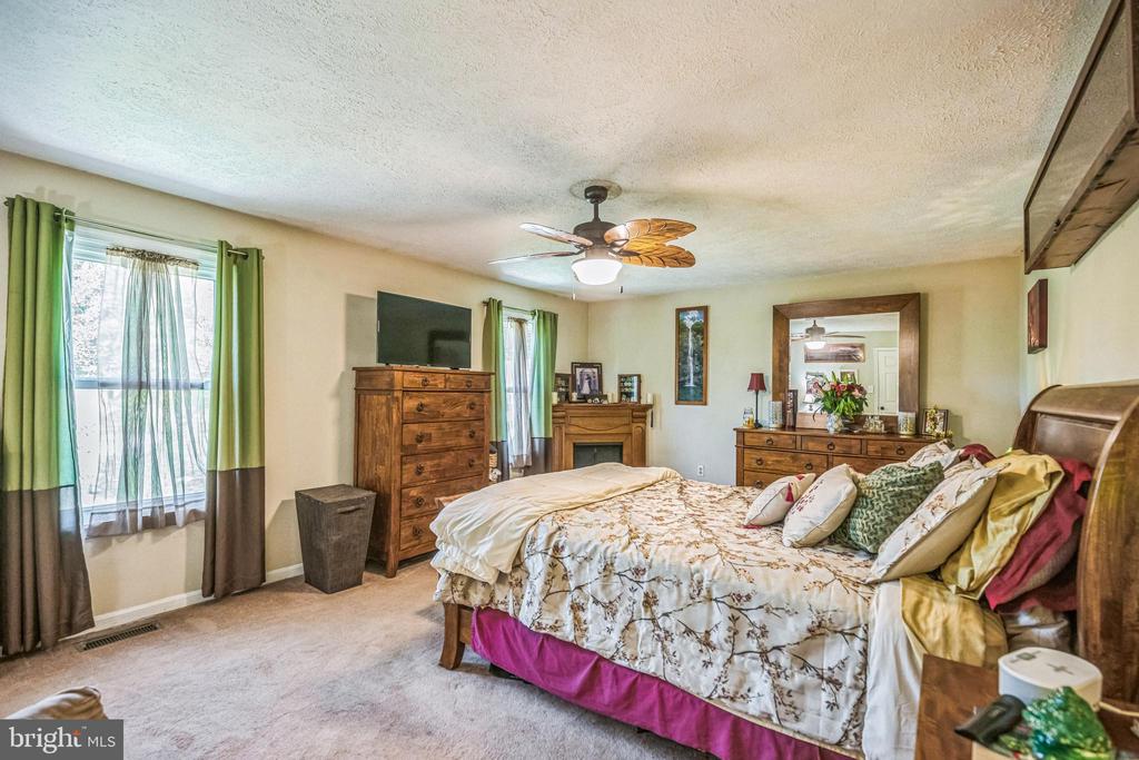 5476 HUCKLEBERRY DRIVE