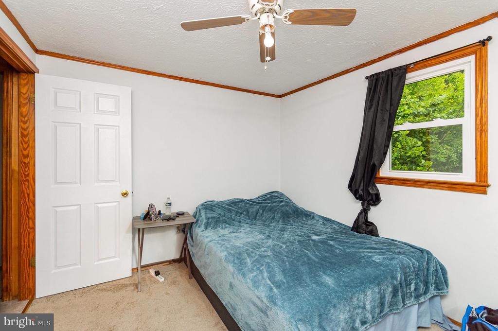 2407 OAKWOOD COURT