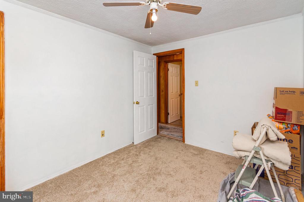 2407 OAKWOOD COURT