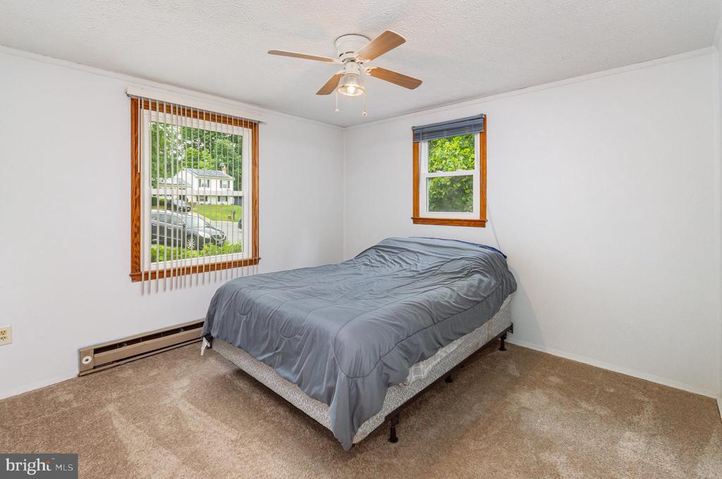 2407 OAKWOOD COURT
