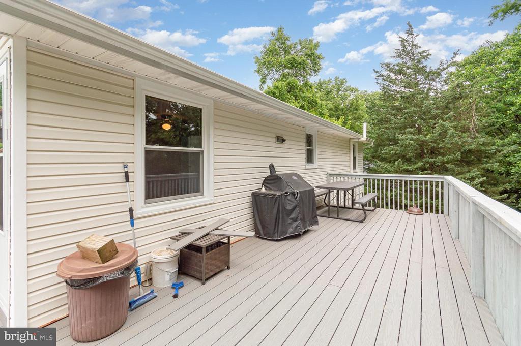 2407 OAKWOOD COURT
