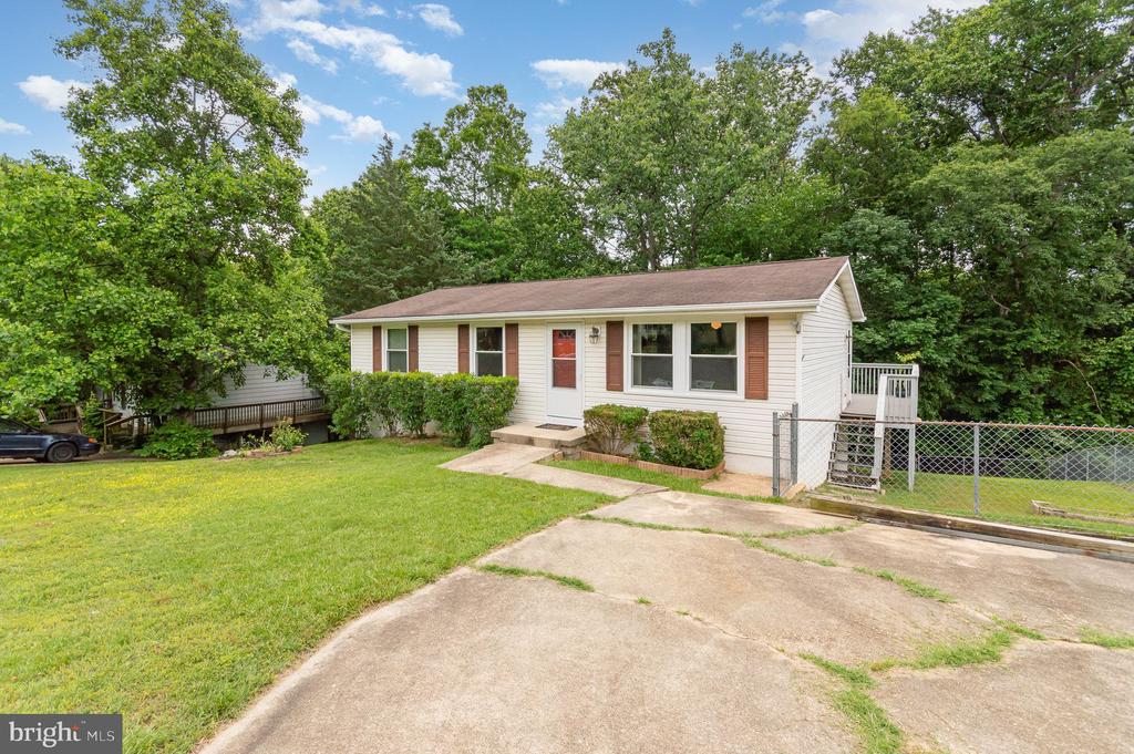 2407 OAKWOOD COURT