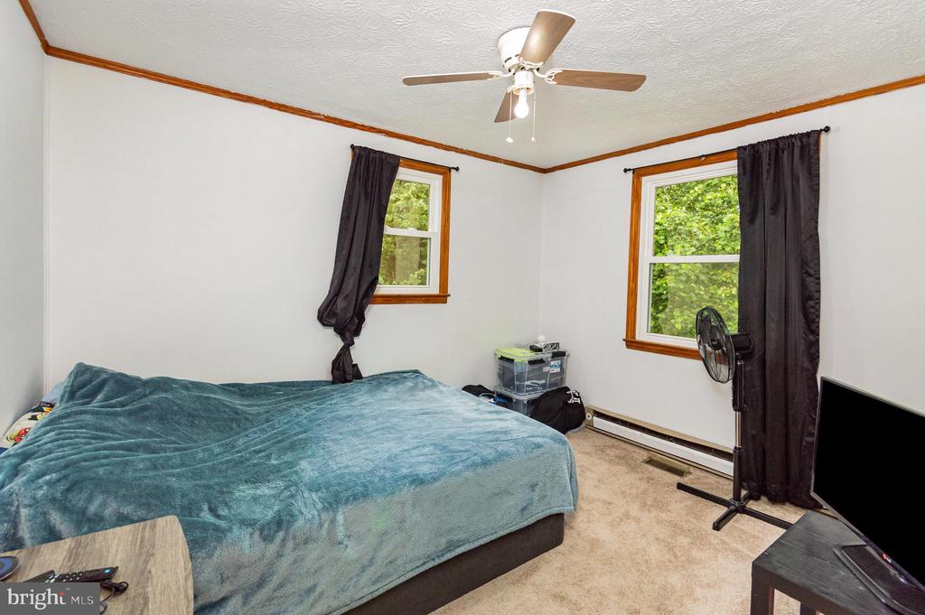 2407 OAKWOOD COURT