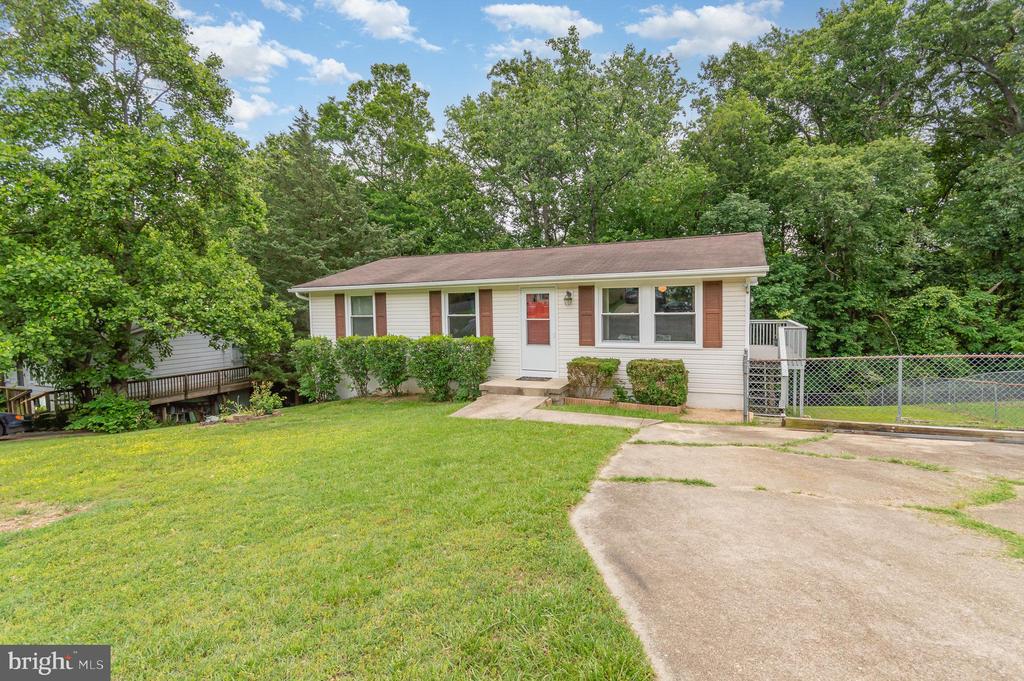 2407 OAKWOOD COURT