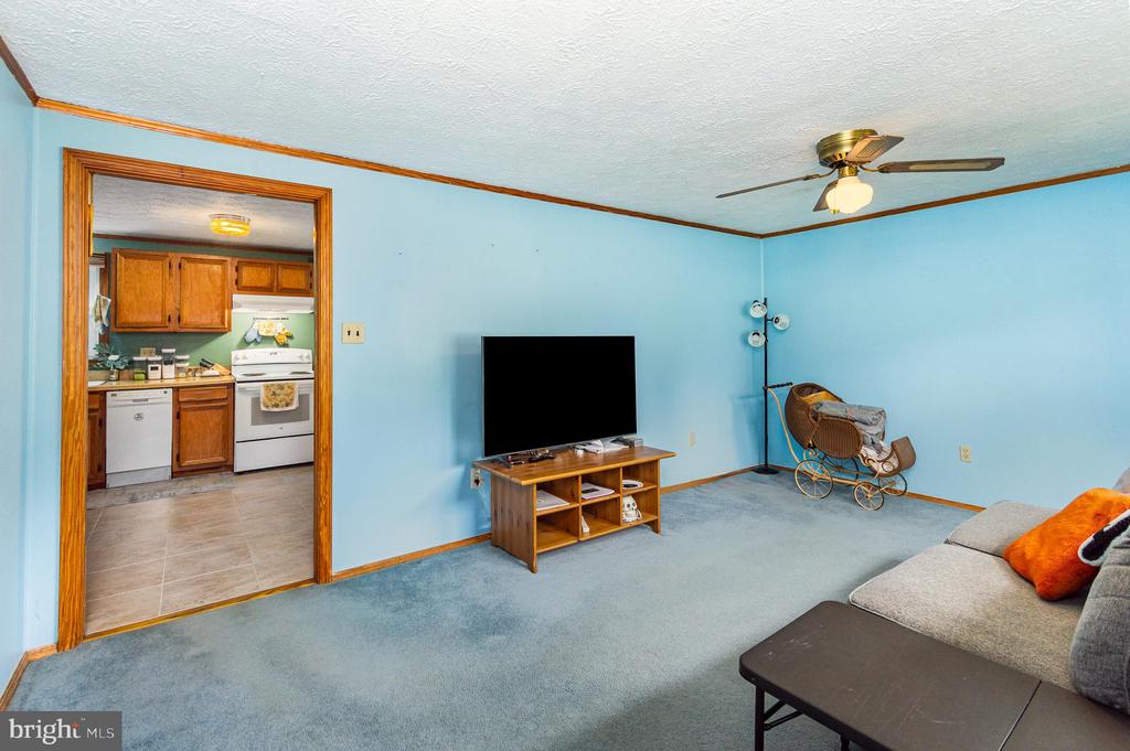 2407 OAKWOOD COURT