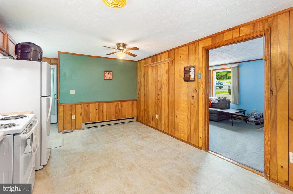 2407 OAKWOOD COURT