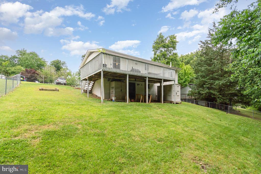 2407 OAKWOOD COURT