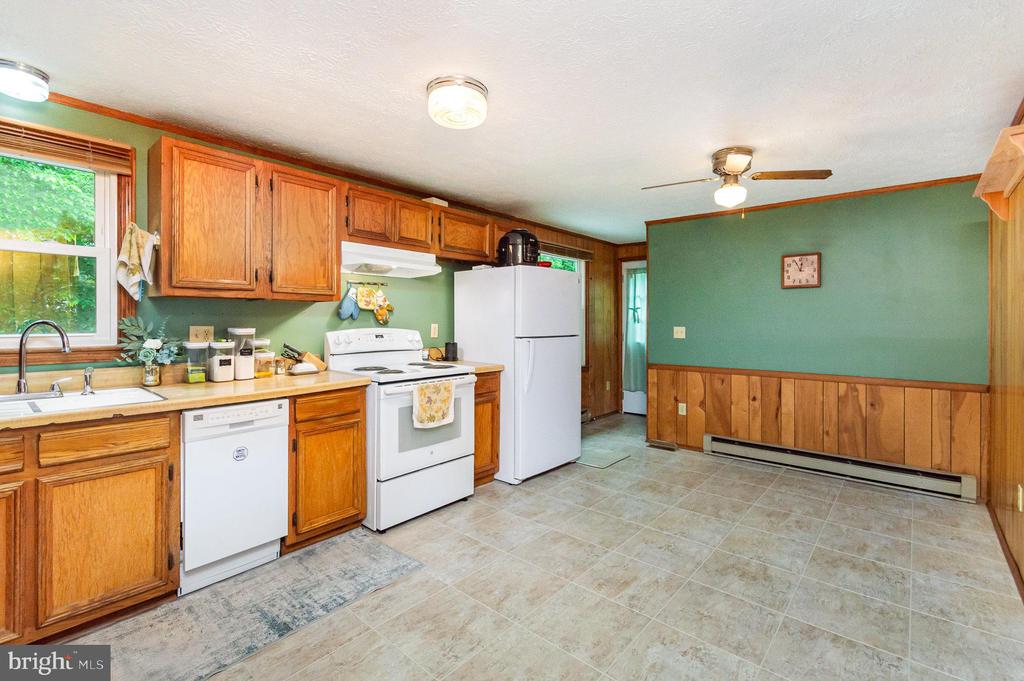 2407 OAKWOOD COURT