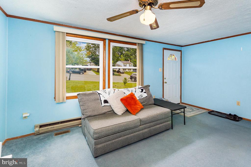 2407 OAKWOOD COURT
