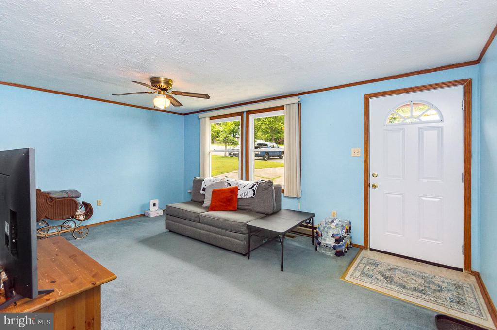 2407 OAKWOOD COURT