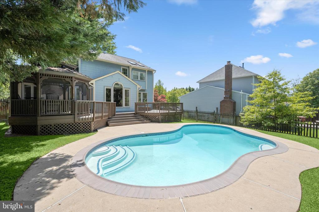 8649 GOLDENSTRAW LANE