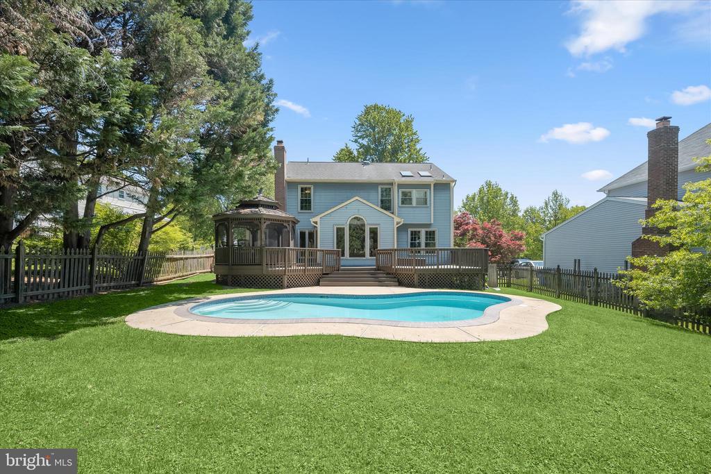 8649 GOLDENSTRAW LANE
