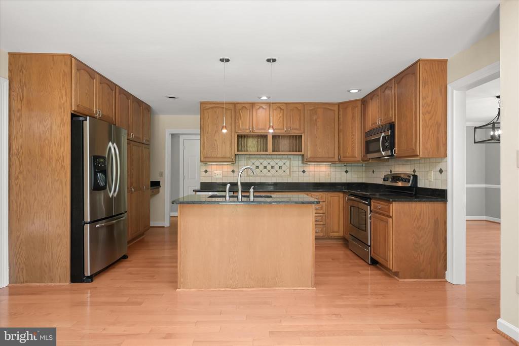 8649 GOLDENSTRAW LANE