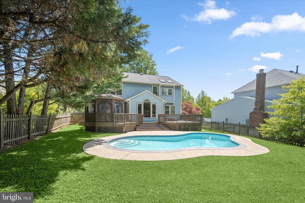 8649 GOLDENSTRAW LANE