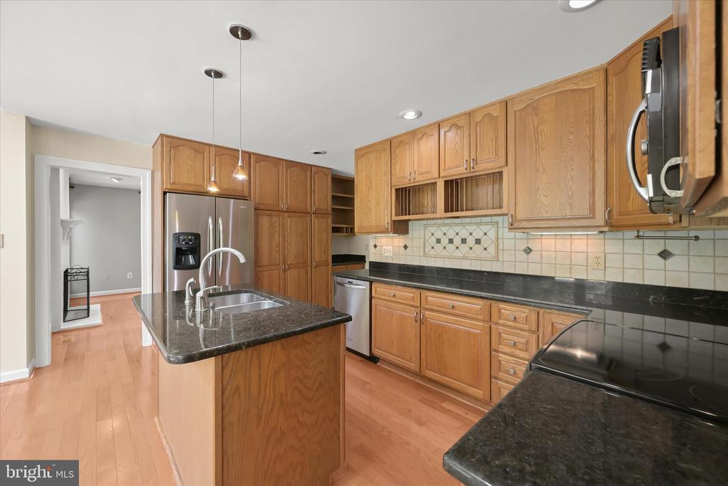 8649 GOLDENSTRAW LANE