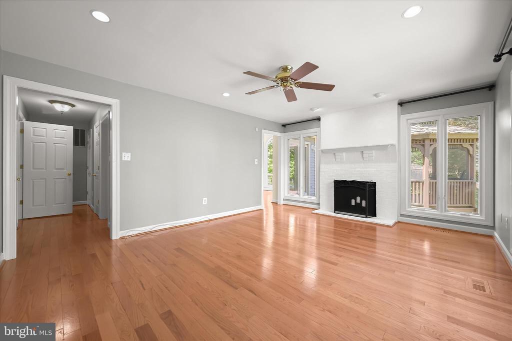 8649 GOLDENSTRAW LANE