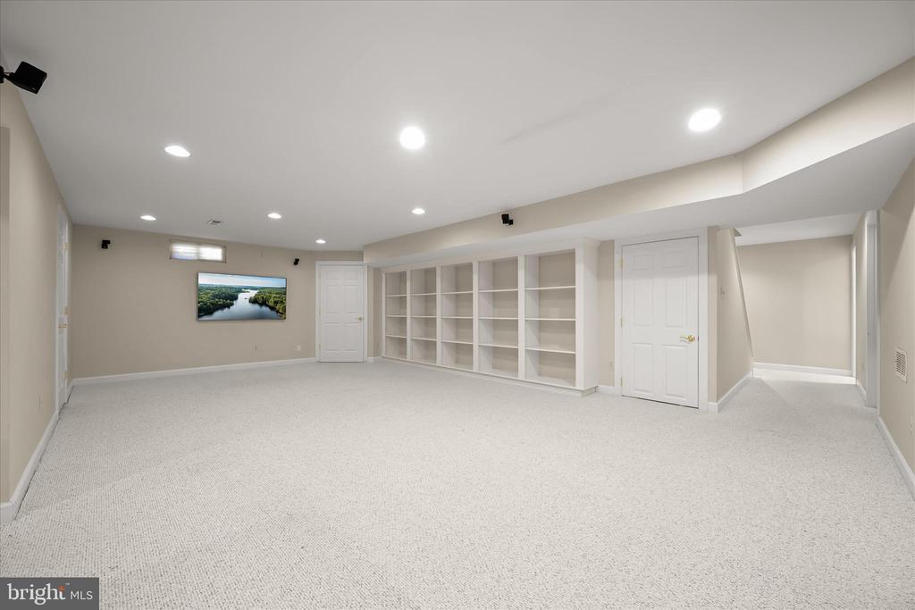8649 GOLDENSTRAW LANE