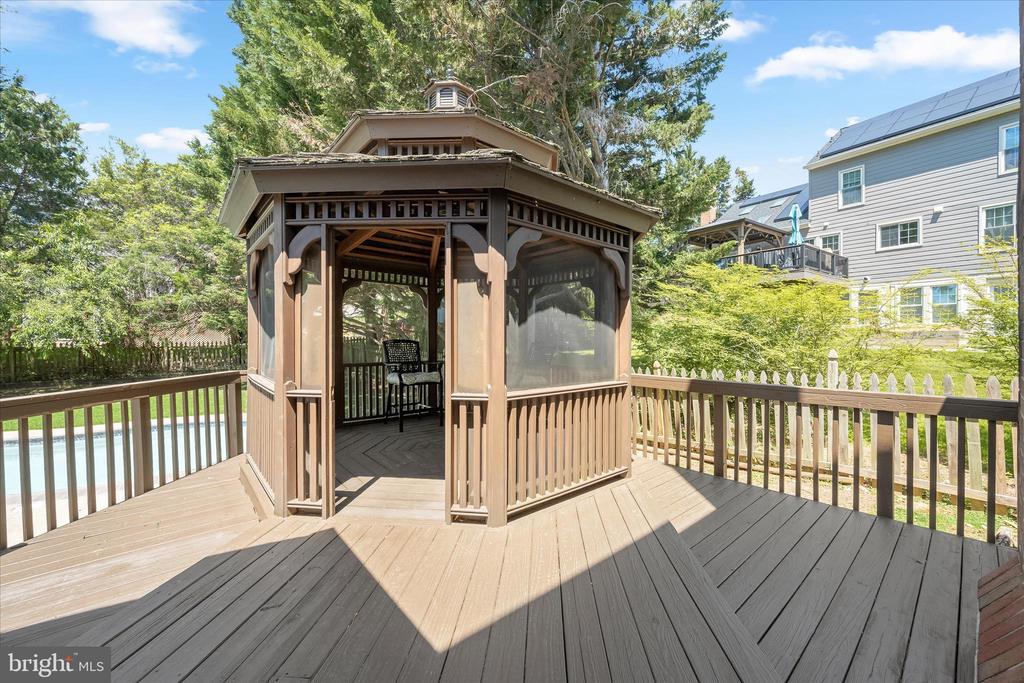 8649 GOLDENSTRAW LANE