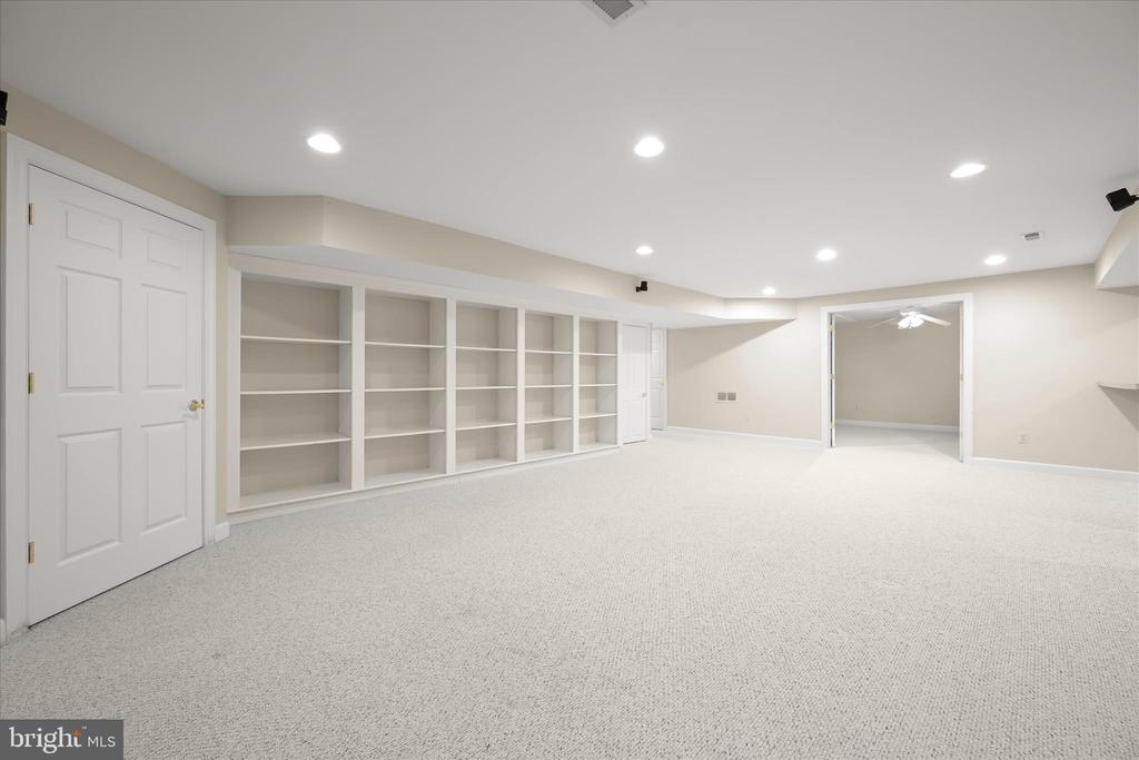8649 GOLDENSTRAW LANE