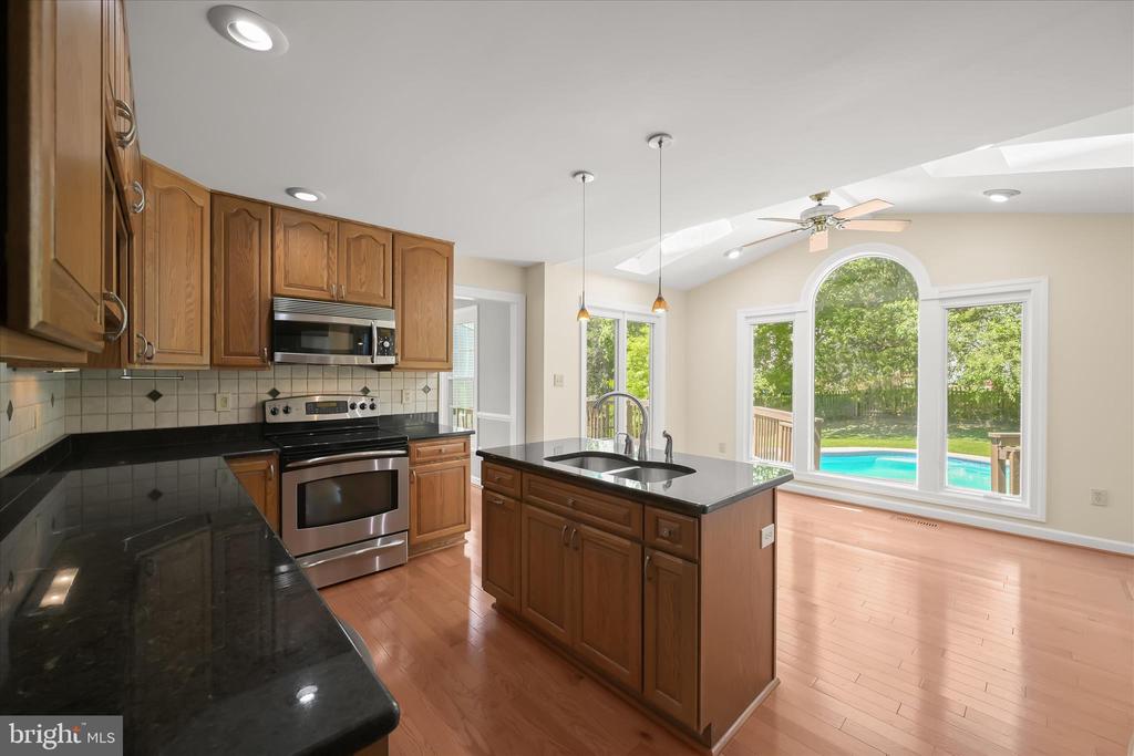 8649 GOLDENSTRAW LANE