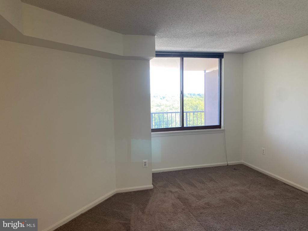 10101 GROSVENOR PLACE 1107