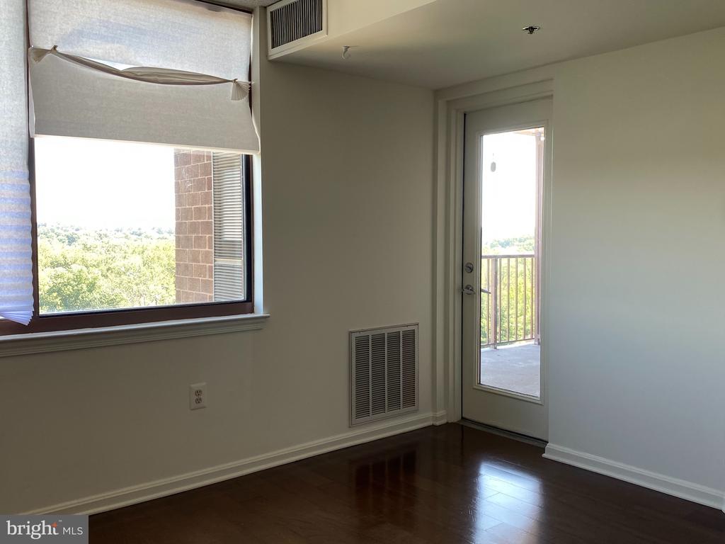 10101 GROSVENOR PLACE 1107