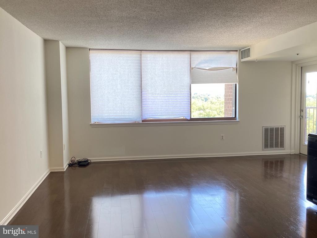 10101 GROSVENOR PLACE 1107
