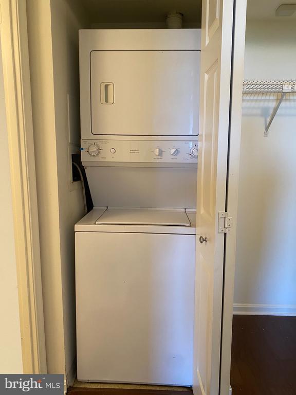 10101 GROSVENOR PLACE 1107