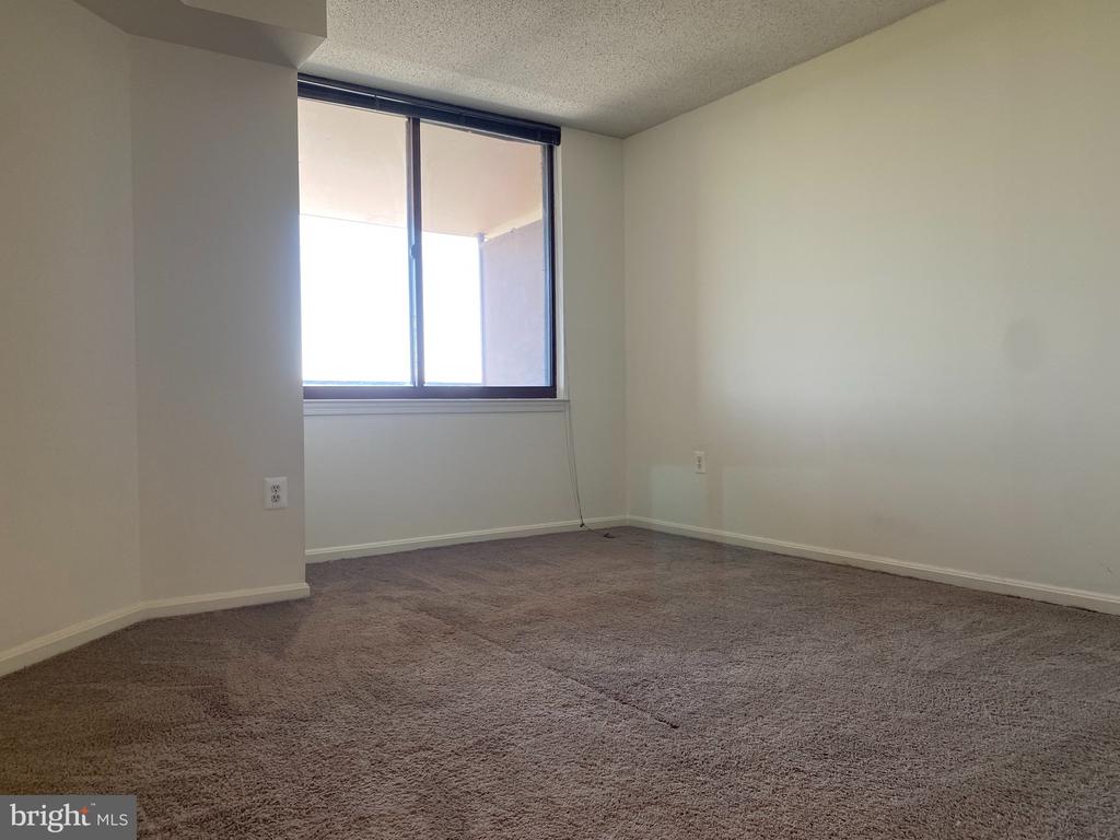 10101 GROSVENOR PLACE 1107