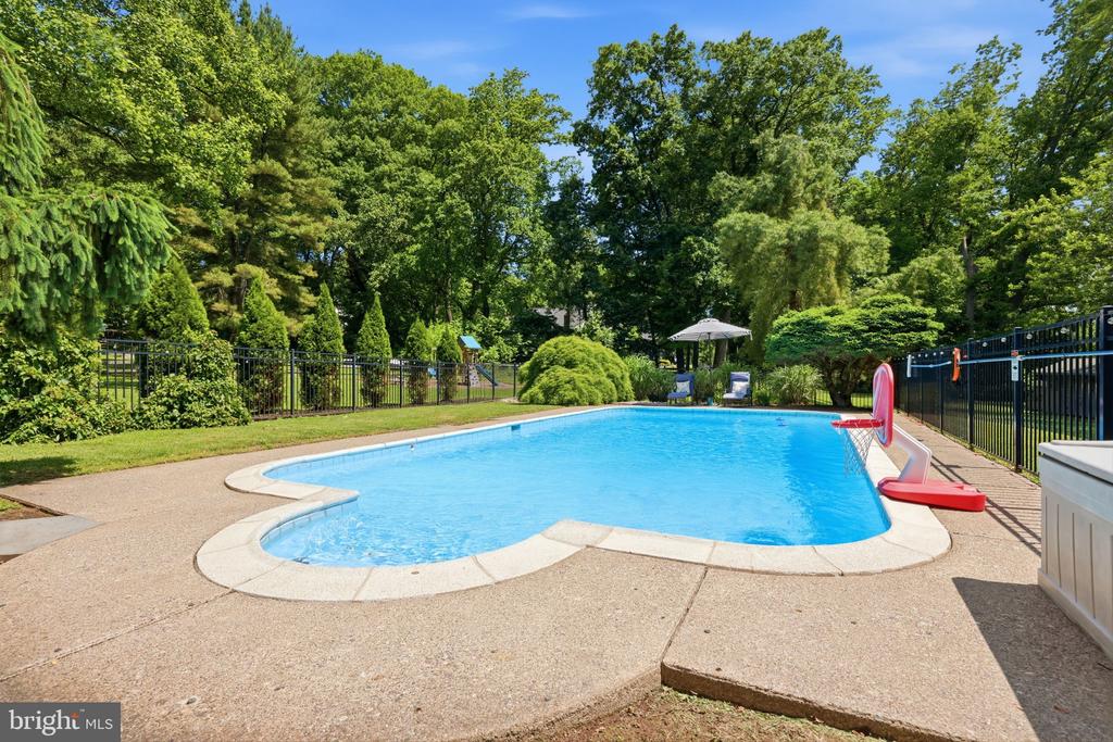 4687 WOODFIELD CIRCLE