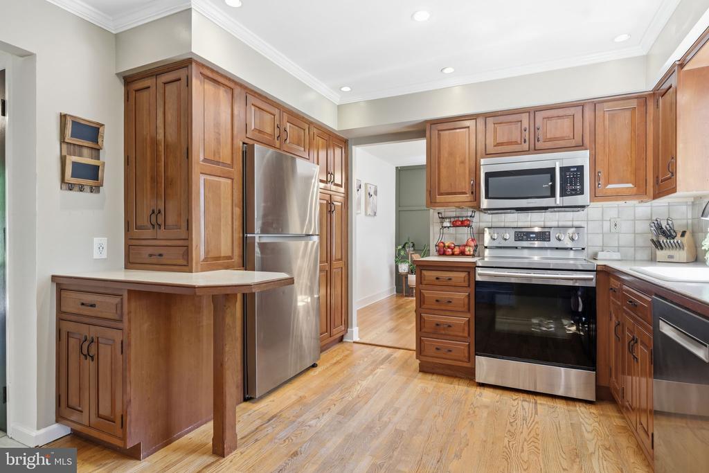 4687 WOODFIELD CIRCLE
