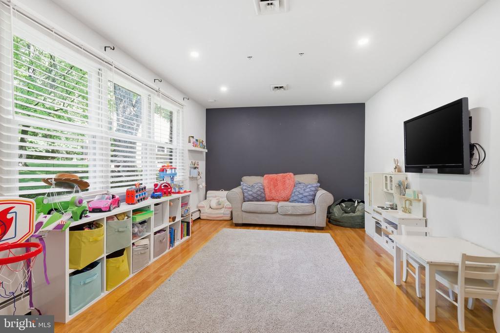 4687 WOODFIELD CIRCLE