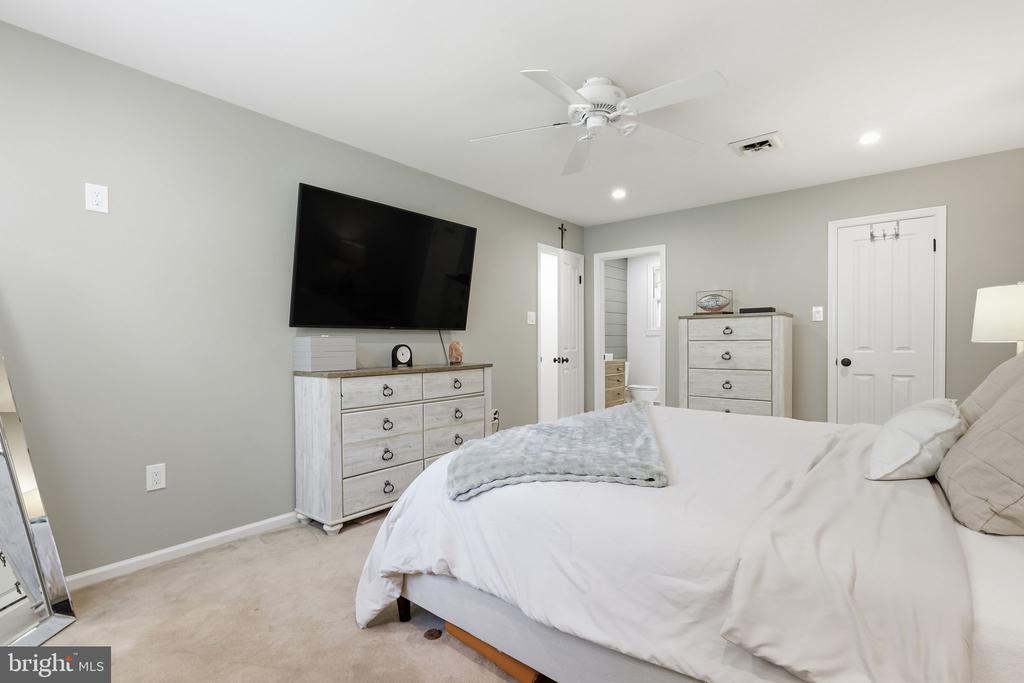 4687 WOODFIELD CIRCLE