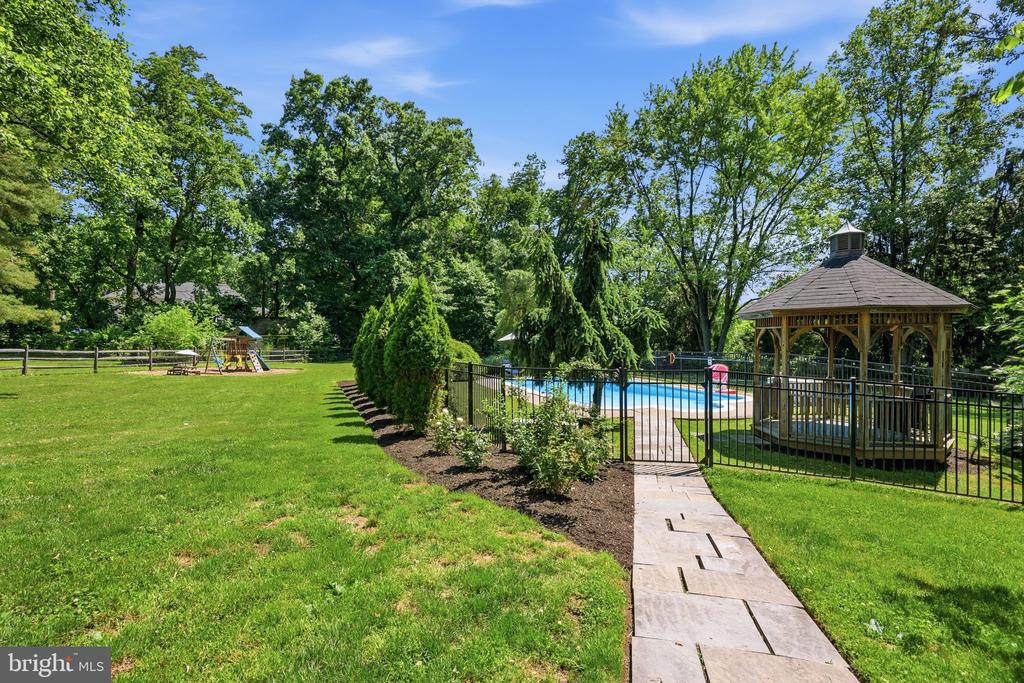 4687 WOODFIELD CIRCLE