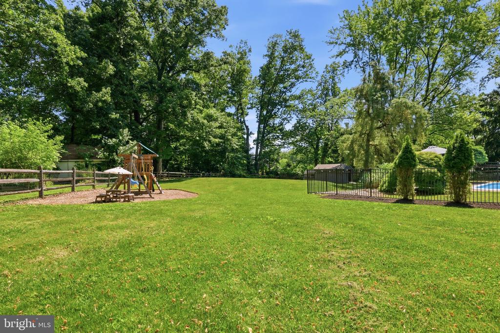 4687 WOODFIELD CIRCLE