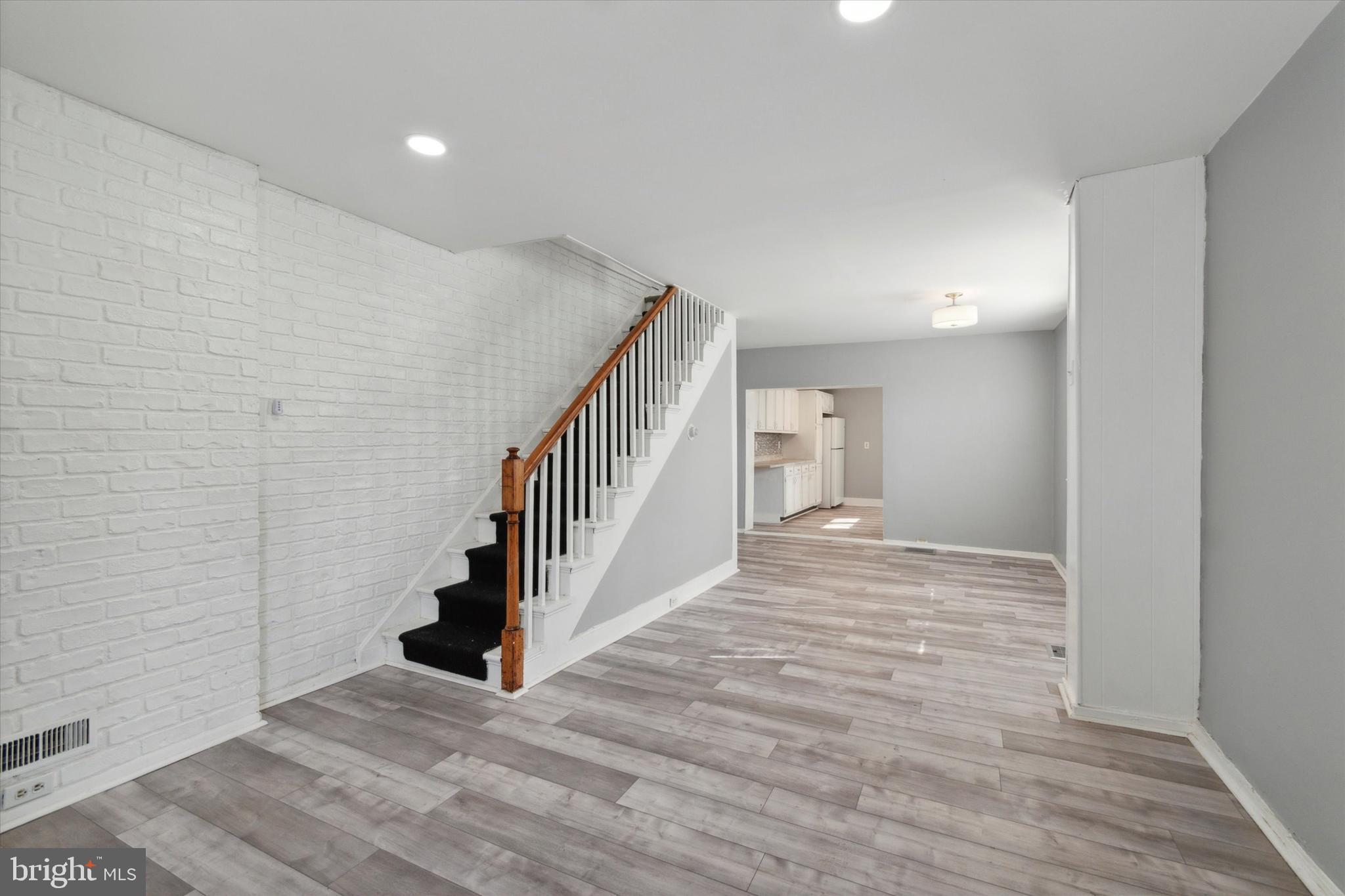 619 W 5TH STREET