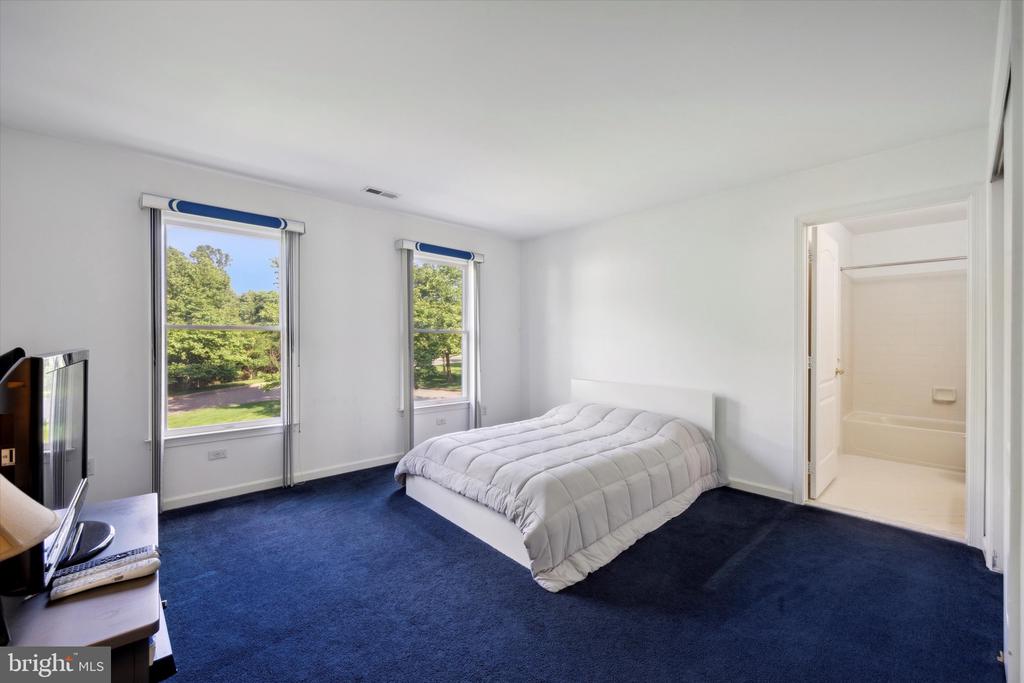 1 ROSE TREE DRIVE