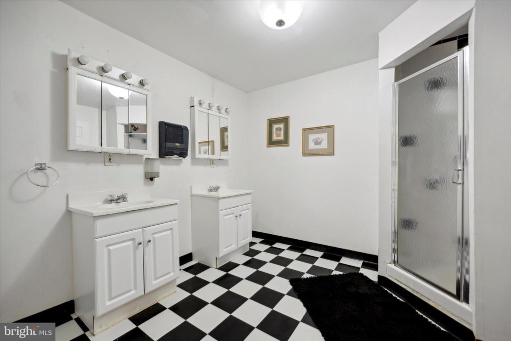 1 ROSE TREE DRIVE