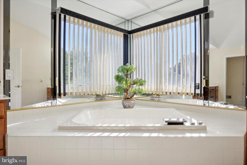 1 ROSE TREE DRIVE