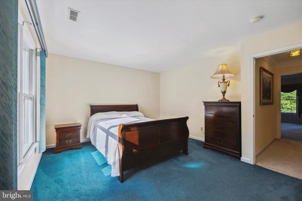 1 ROSE TREE DRIVE
