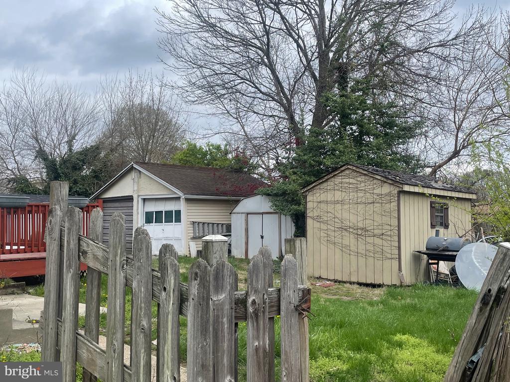 82 E ESSEX AVENUE