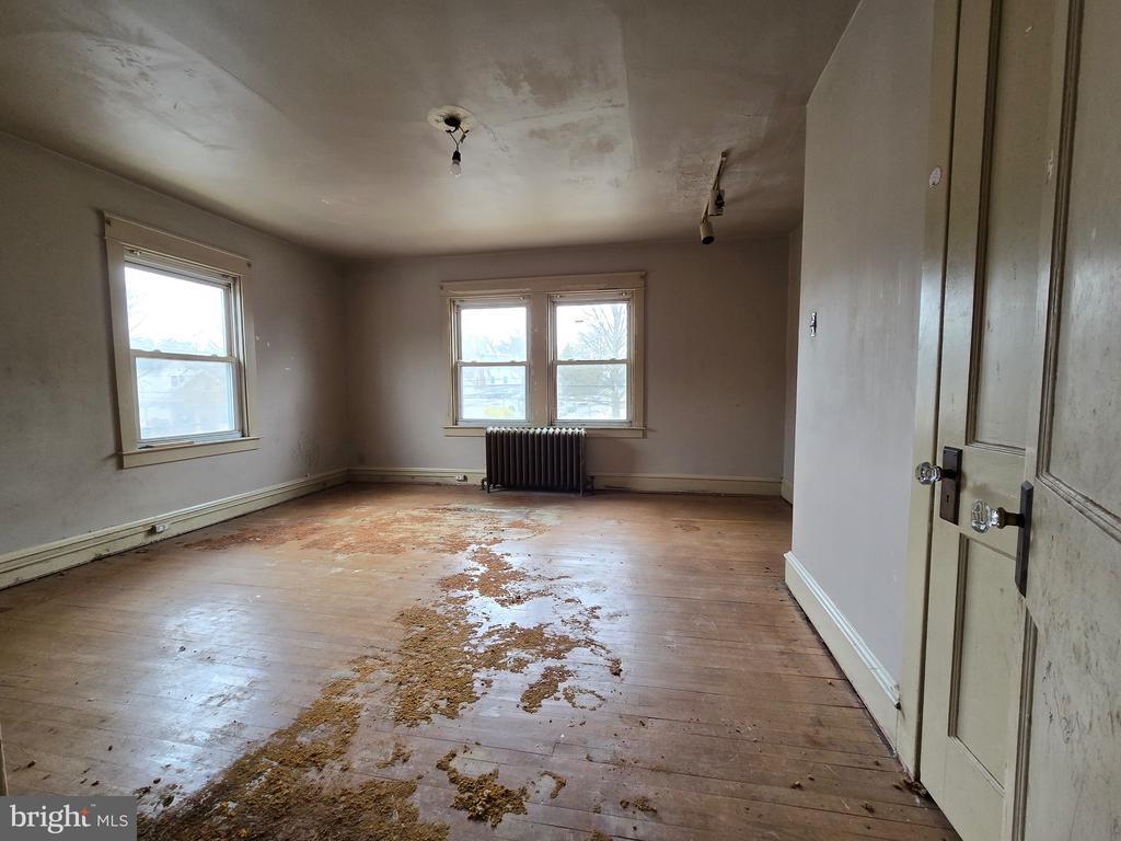 82 E ESSEX AVENUE
