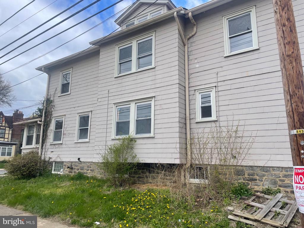 82 E ESSEX AVENUE