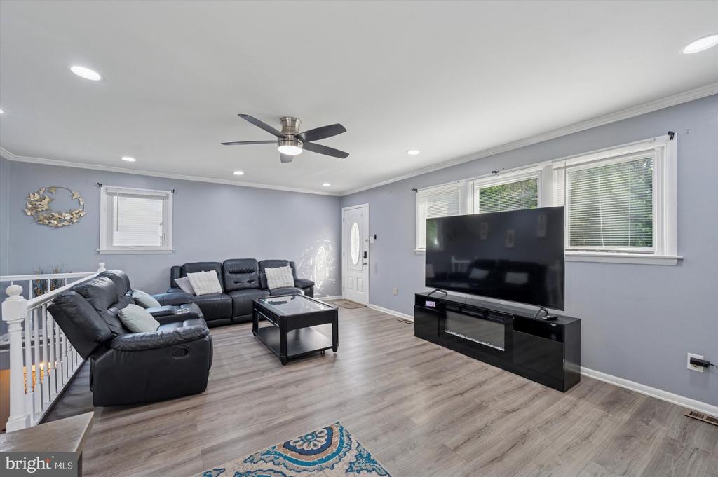 735 W COOKE AVENUE
