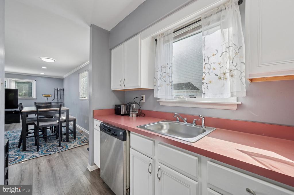 735 W COOKE AVENUE