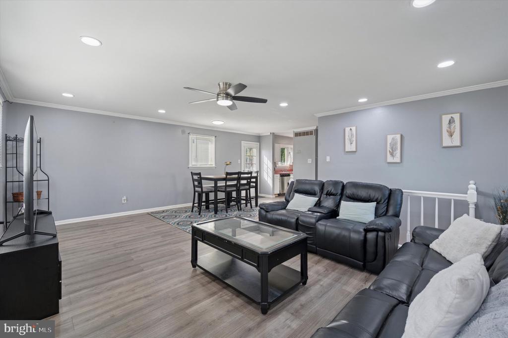 735 W COOKE AVENUE