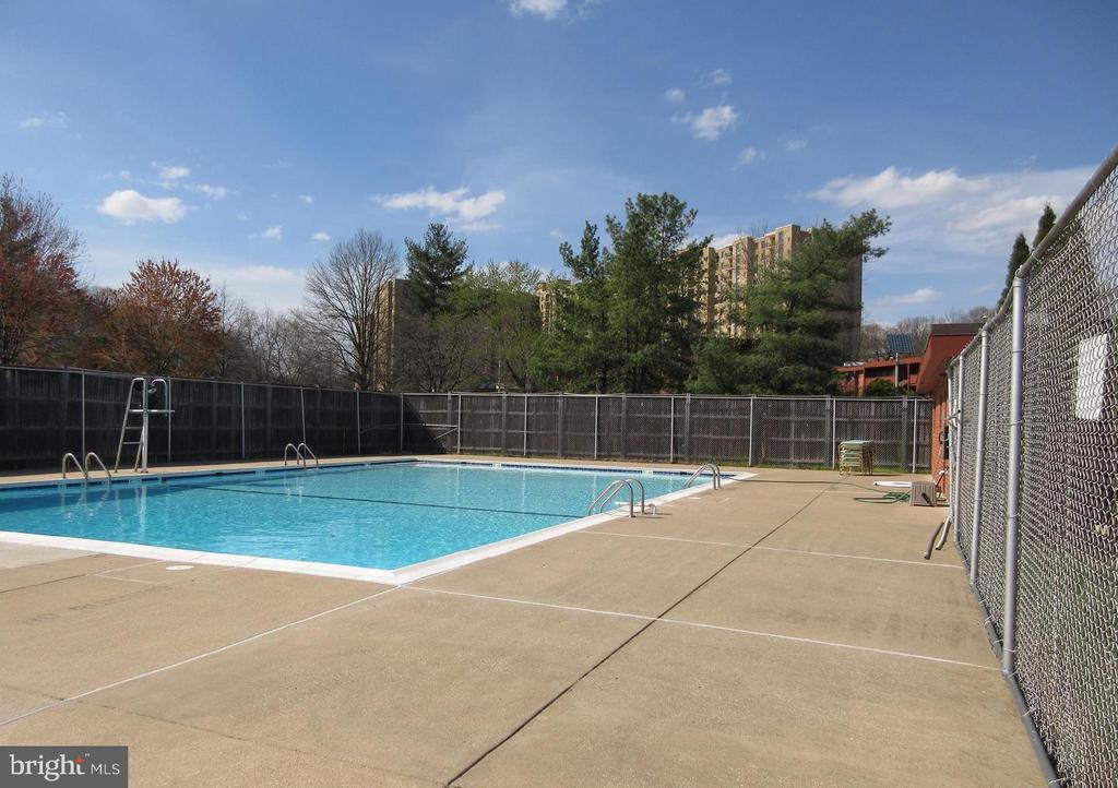 1504 S GEORGE MASON DRIVE 10