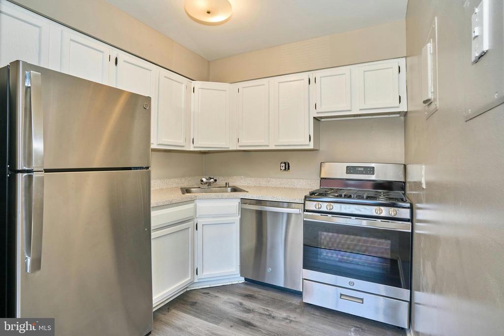 1504 S GEORGE MASON DRIVE 10